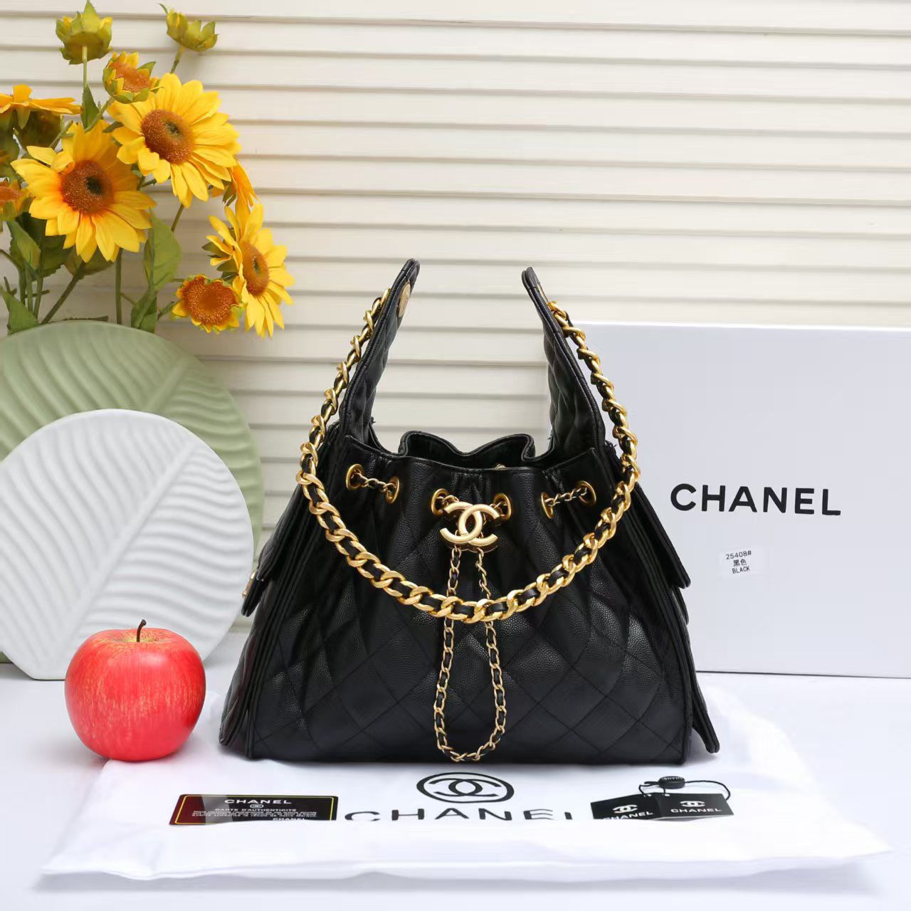 𝟱𝟬% 𝗦𝗽𝗲𝗰𝗶𝗮𝗹 𝗗𝗶𝘀𝗰𝗼𝘂𝗻𝘁  -Premium Quality 𝐂𝐡𝐚𝐧𝐞𝐥 Ladies Bag | Made in Italy | Free Delivery All Over Qatar
