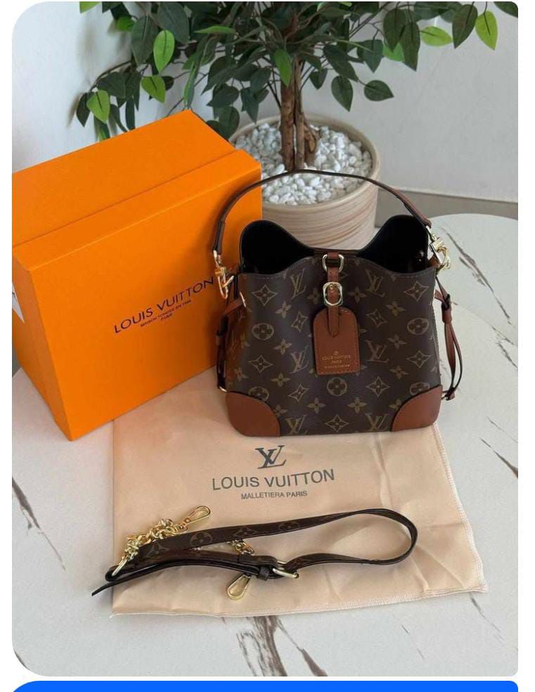 𝟱𝟬% 𝗦𝗽𝗲𝗰𝗶𝗮𝗹 𝗗𝗶𝘀𝗰𝗼𝘂𝗻𝘁  -Premium Quality 𝐥𝐨𝐮𝐢𝐬 𝐯𝐮𝐢𝐭𝐭𝐨𝐧 Ladies Bag | Made in Italy | Free Delivery All Over Qatar